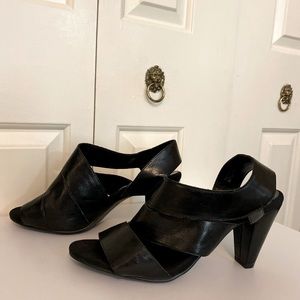 *NWT 10W AEROSOLES REVIVE BLACK HEELS